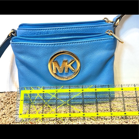 Michael Kors blue pebbled leather triple compartment wallet crossbody - Picture 3 of 7